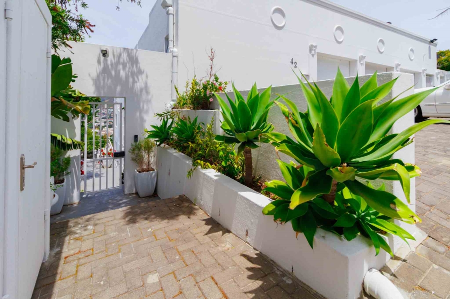 To Let 2 Bedroom Property for Rent in Tamboerskloof Western Cape